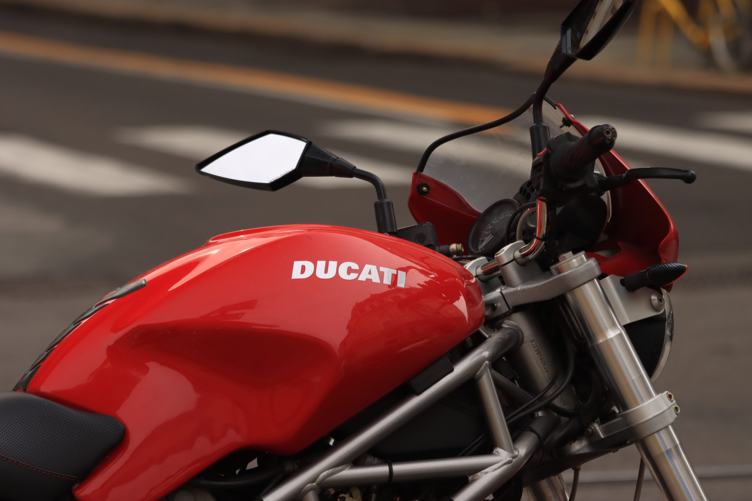 Los accesorios de iluminación para mejorar la visibilidad y la seguridad en tu Ducati